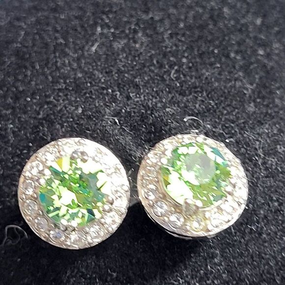 Jade New Sterling Silver Green & Swarovski Element August Birthstone Earriings - Picture 5 of 8